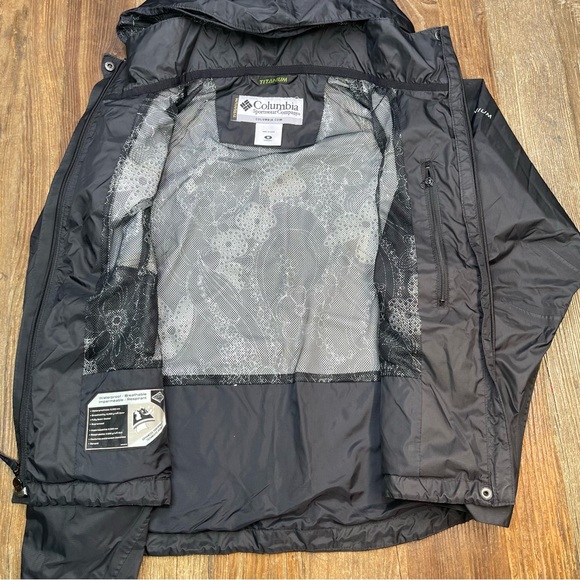 Columbia | Omni Tech | Black | Rain Jacket | Waterproof | Packable | Women’s S - Picture 10 of 15